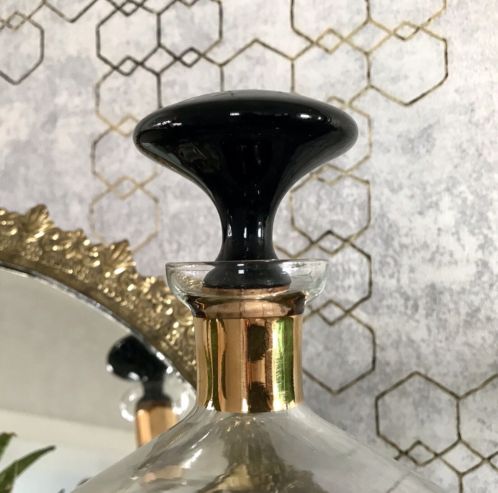 Antik Art Déco Likör Karaffe Glas schwarzer Stopfen Kröselaufschmelzungen