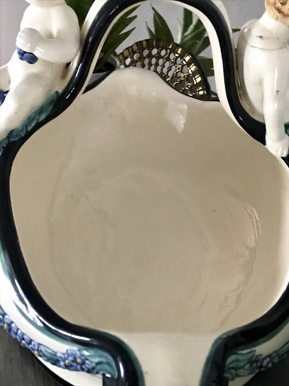 Antik Wilhelm Süß Karlsruher Majolika Keramik Korb Jardiniere Schale mit Putti