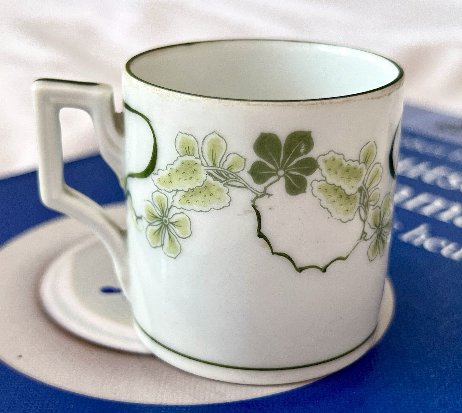 Antik Jugendstil Porzellan 1 (von 2)  Mokka Tasse Bloch Dr. Widera&Co fein
