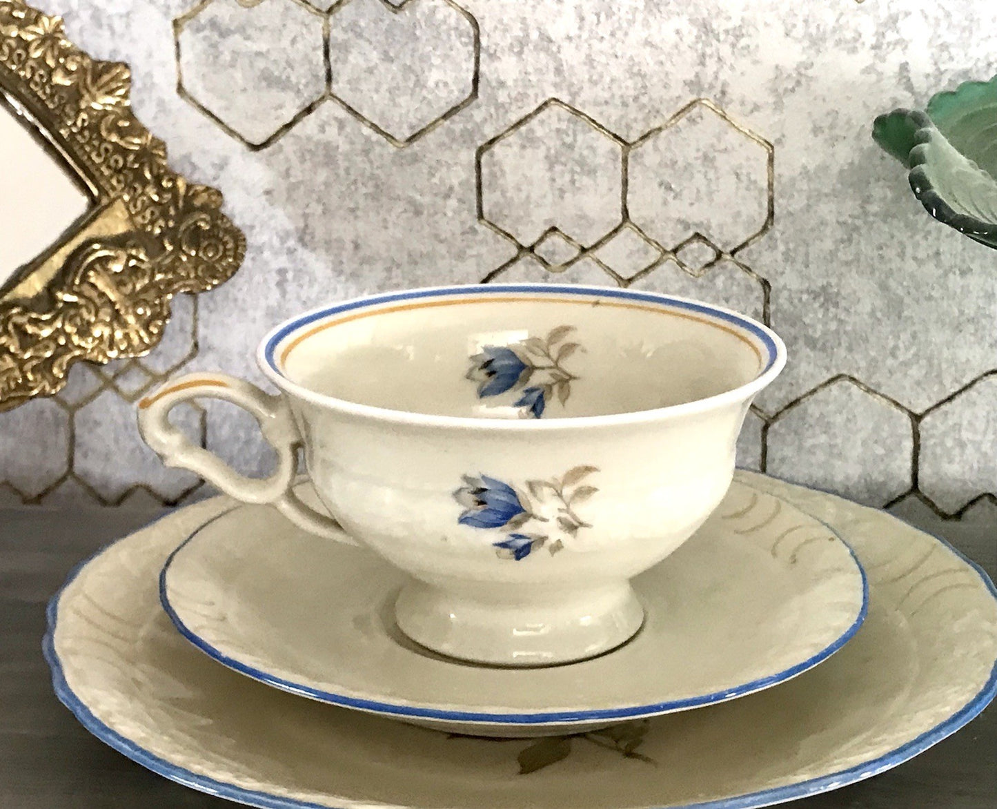 Antik Art Déco Porzellan 1 Kaffee-Gedeck Sammeltasse Distel? Motiv elfenbein