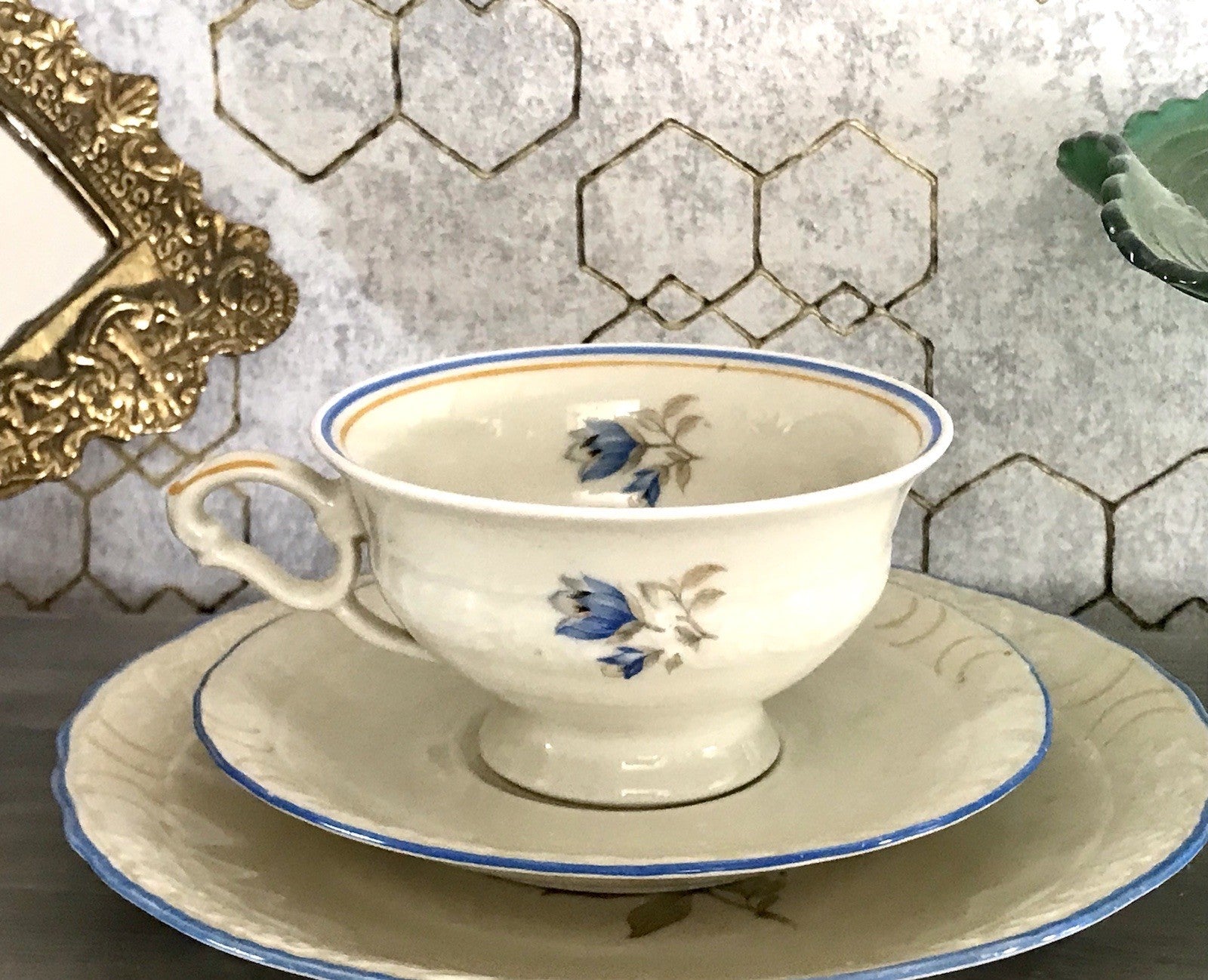 Antik Art Déco Porzellan 1 Kaffee-Gedeck Sammeltasse Distel? Motiv elfenbein