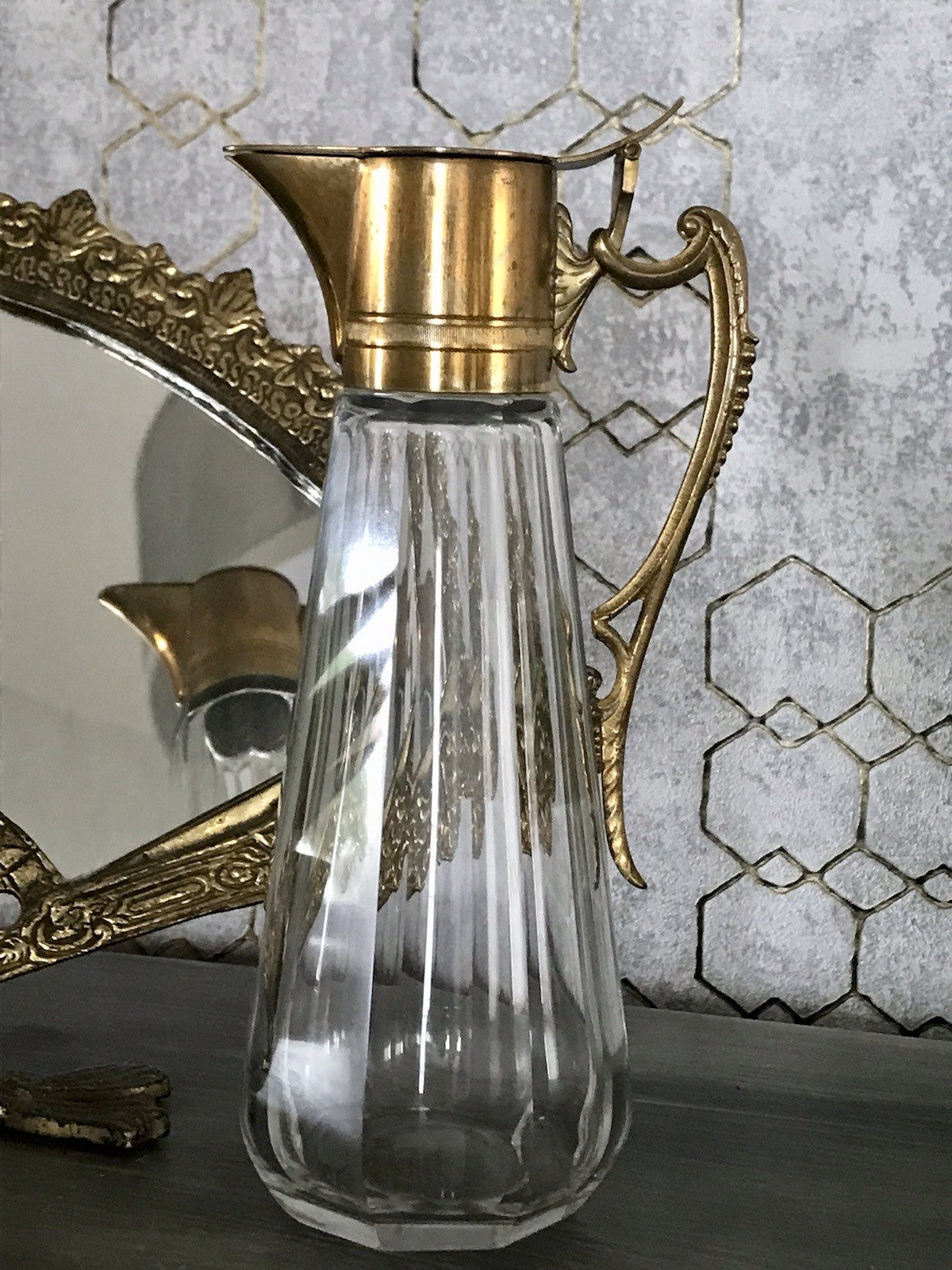 Antik Karaffe Dekanter Messing vergoldet? Metallmontur Glas Flächenschliff Edel!
