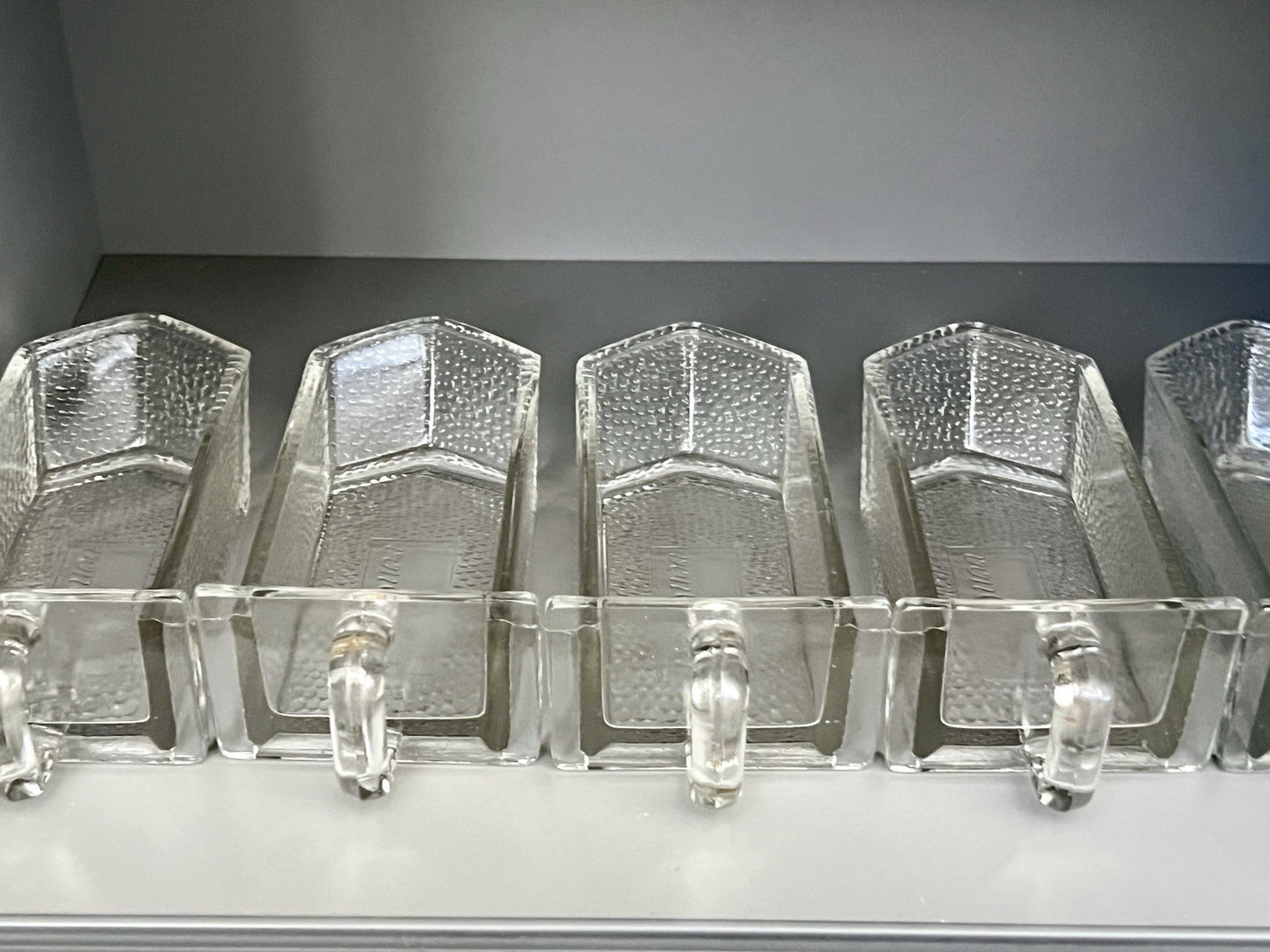 Antik Art Déco 8 Glas Schütten Pressglas von Poncet