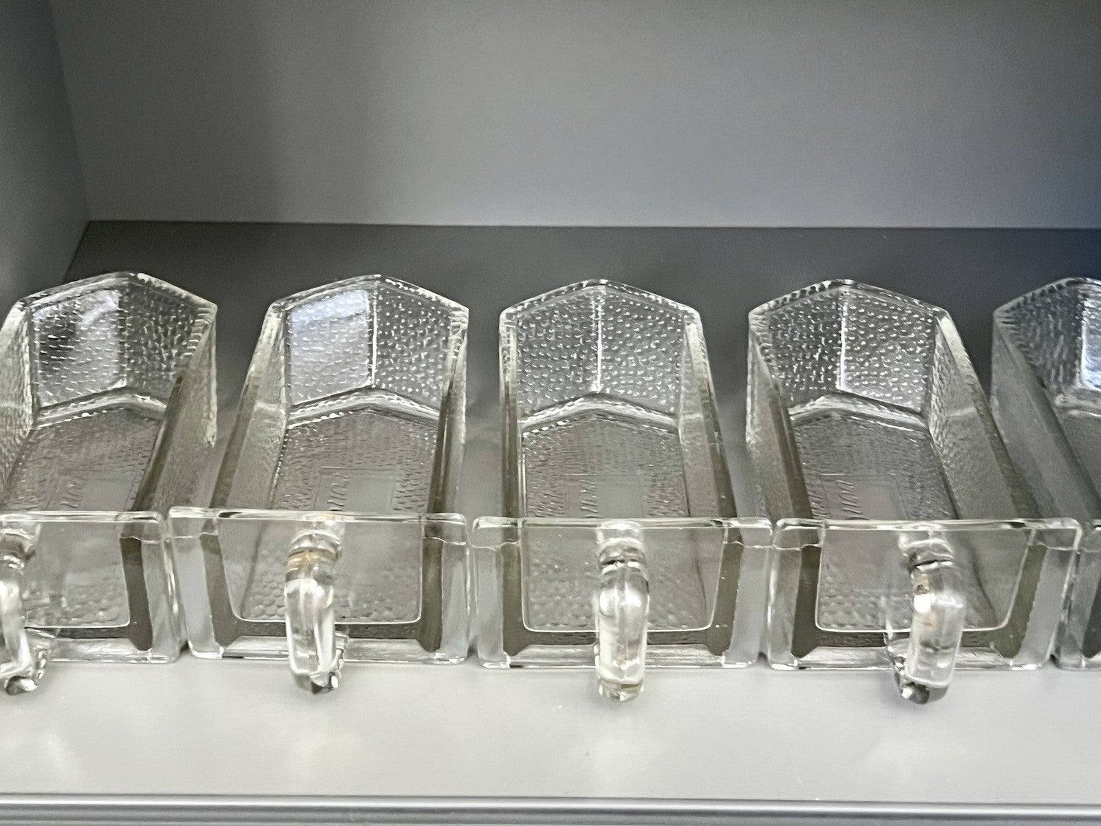 Antik Art Déco 8 Glas Schütten Pressglas von Poncet