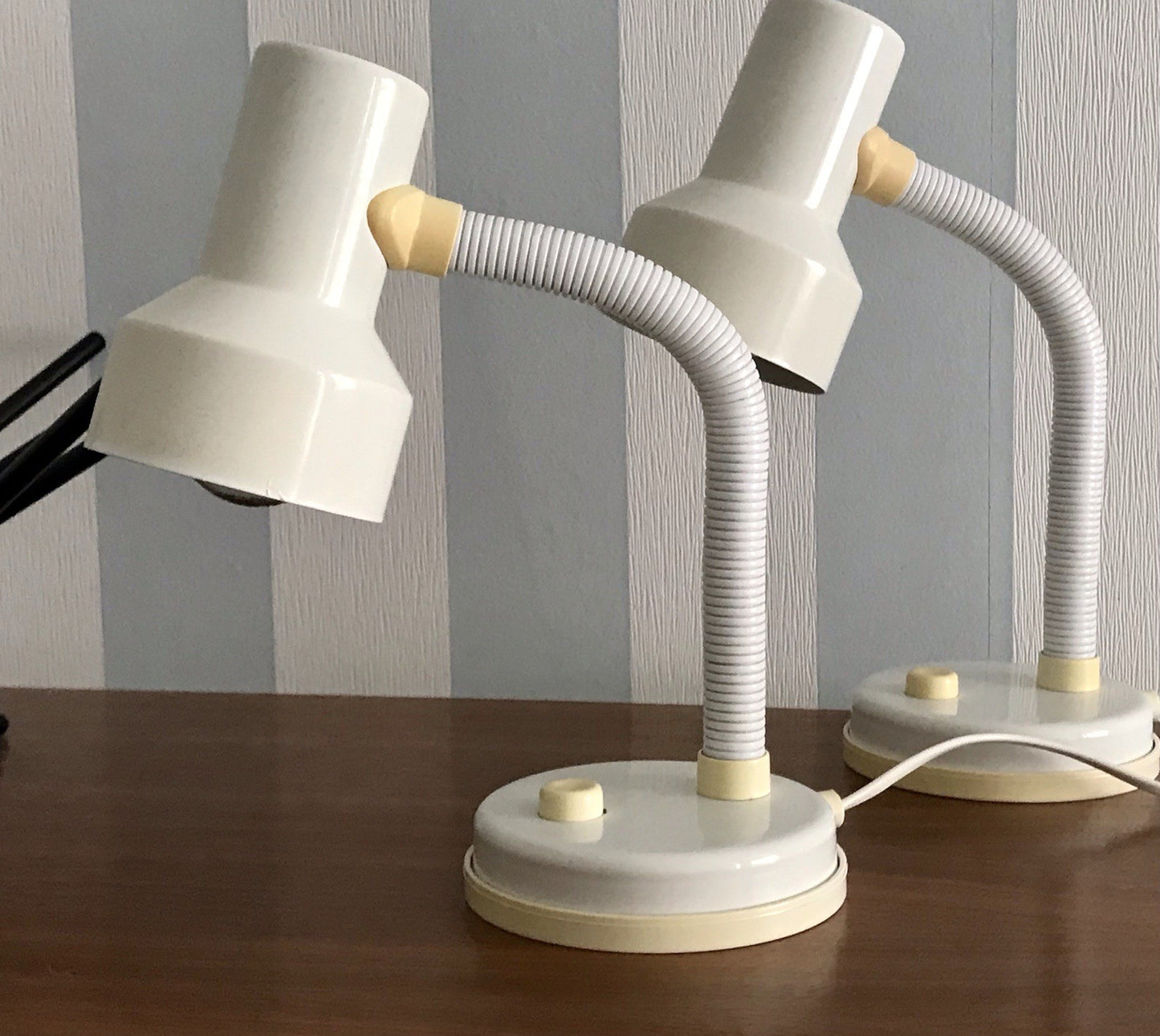 Vintage 70er 80er 2x Gelenkarm Tischleuchte Lampe Leuchte belgisch weiß