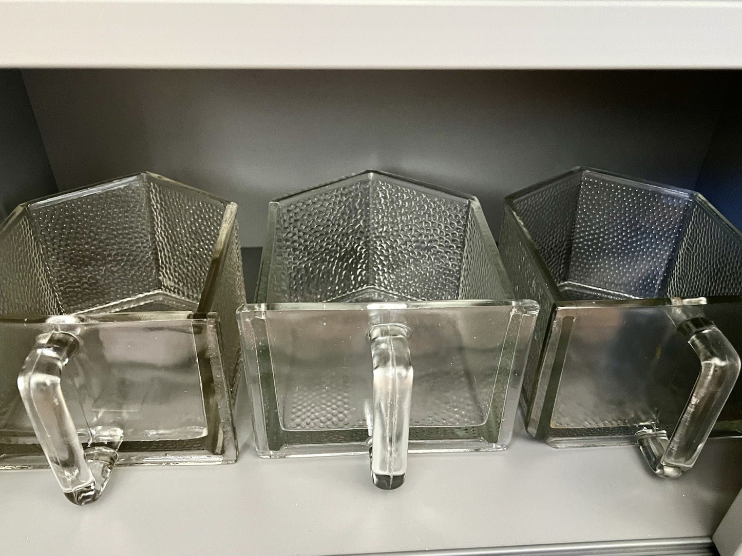 Antik Art Déco 8 Glas Schütten Pressglas von Poncet