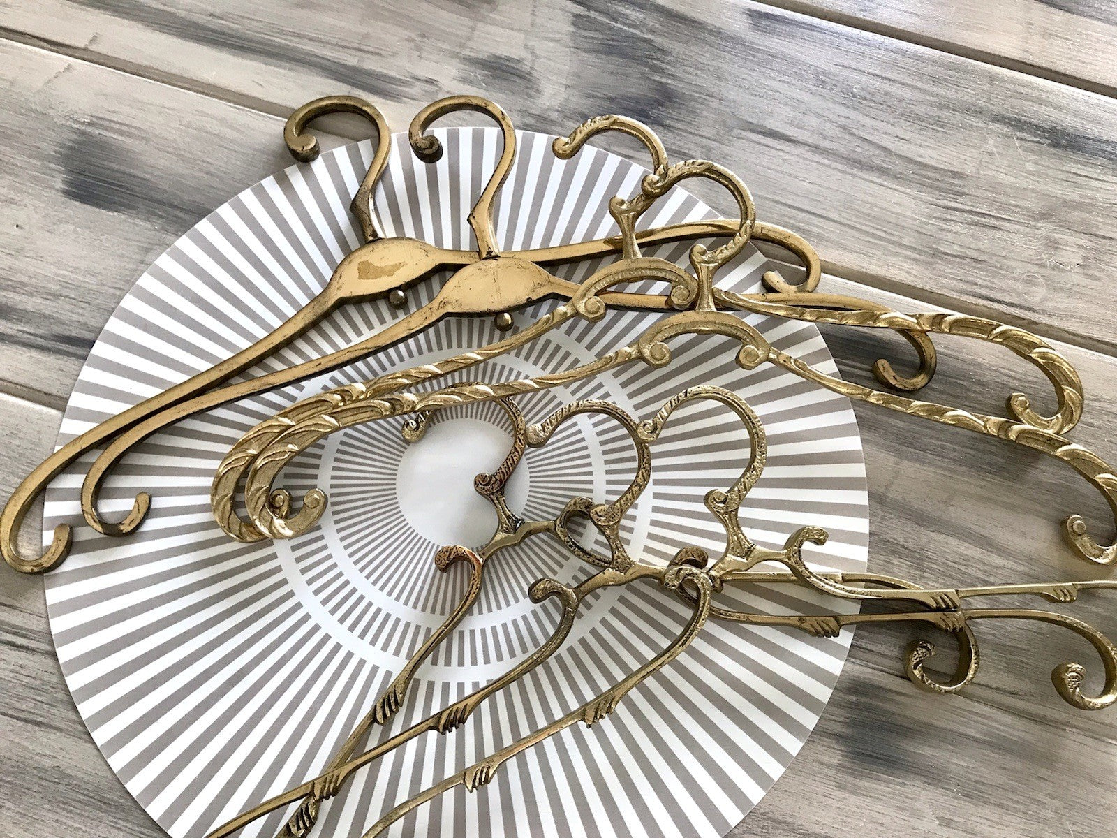 Antik? Alt Vintage 7 x  Kleiderbügel Messing massiv 3 Designs