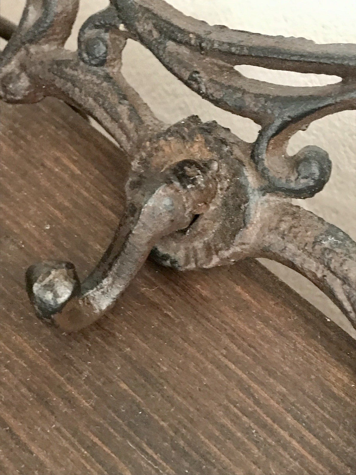 Nostalgie Landhaus Antiklook antikisiert Handtuchhalter Eisenguss  Gusseisen