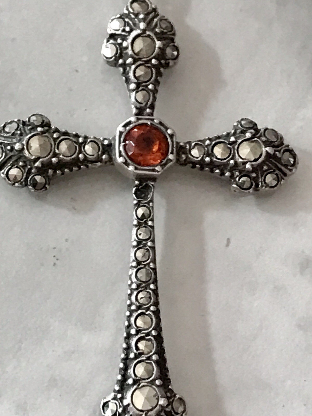 Antik Art Déco Silber Kreuz Anhänger Kettenanhänger rubinroter Stein Markasite