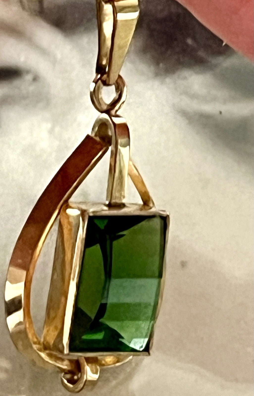Vintage Designer Anhänger grüner Stein Amerik. Doublè vergoldet TeKa