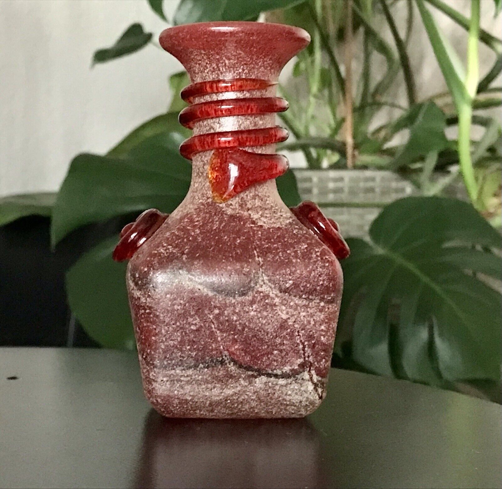 Replik Nachbildung römisches Glas Glaskunst Glasvase rot mit Nuppen