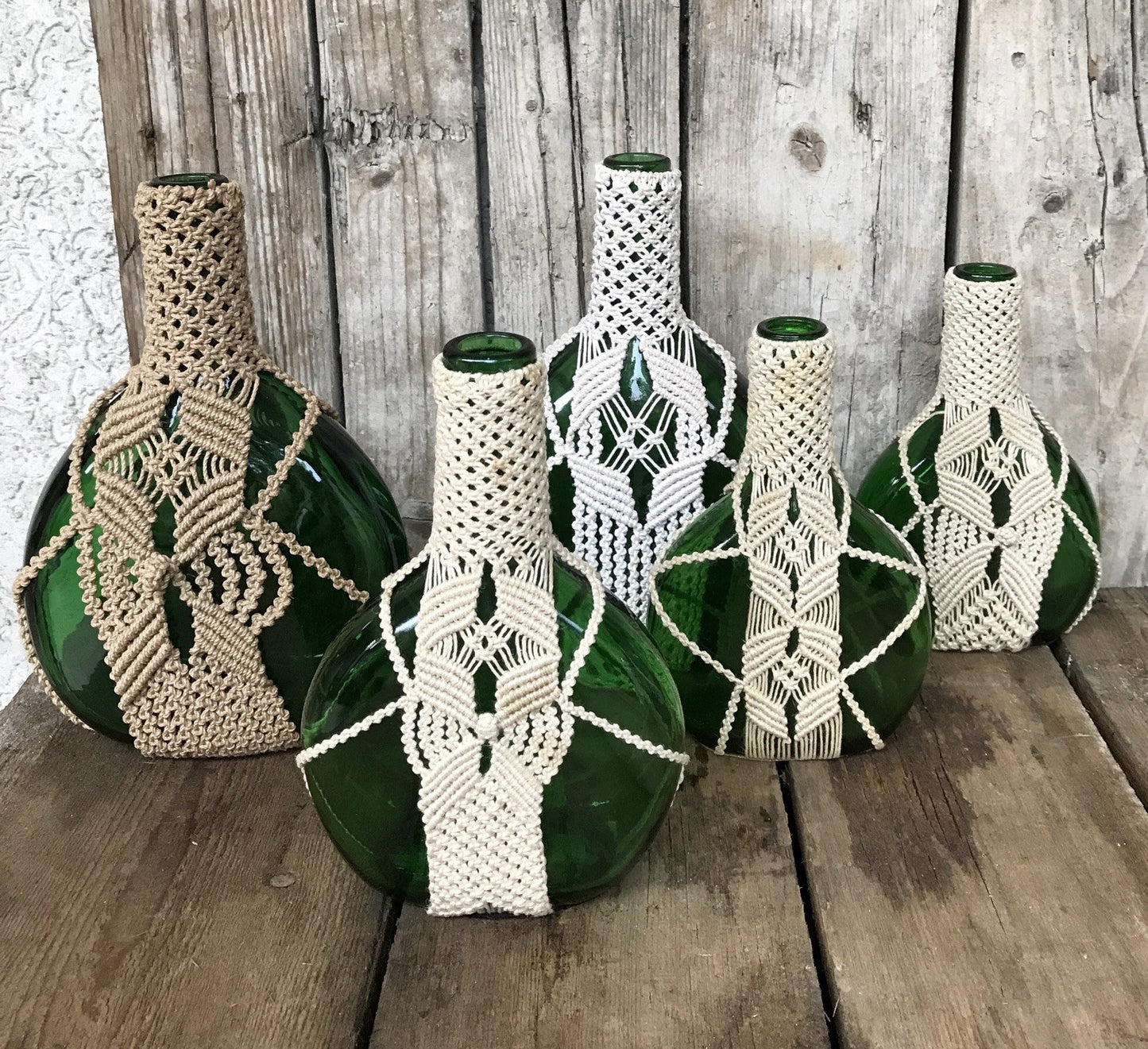 70er alt 5x True Vintage mit Makramee ummantelte grüne Flaschen Glas