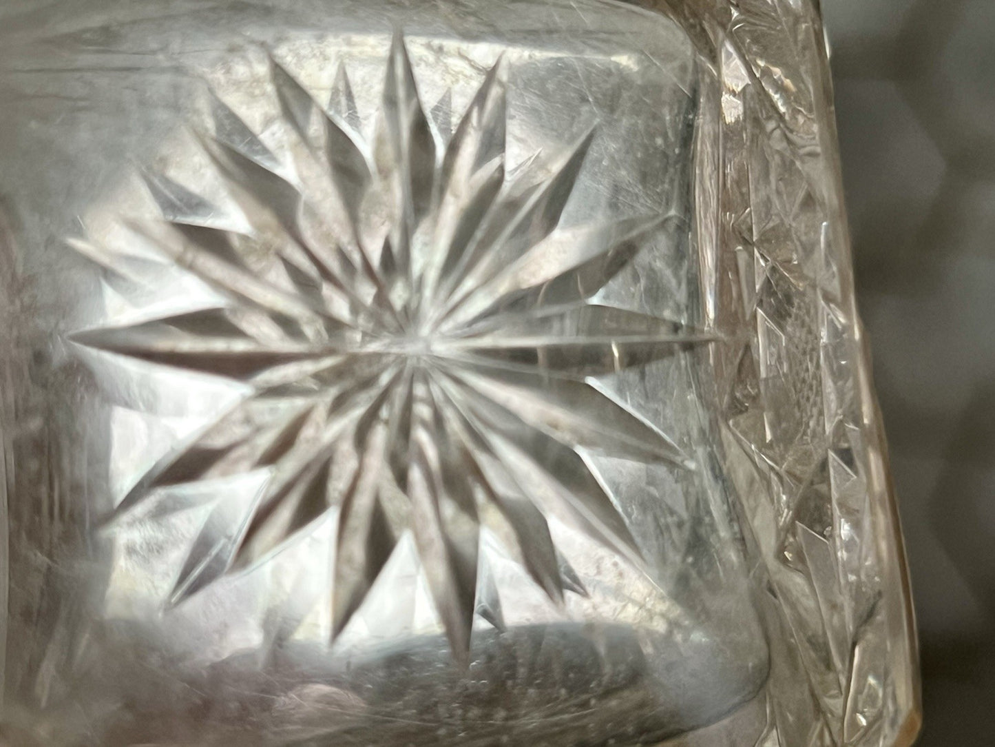 Antik ~1850-90 Baccarat 2x Flakon Parfüm kleine Glaskaraffe Schnitt Bleikristall
