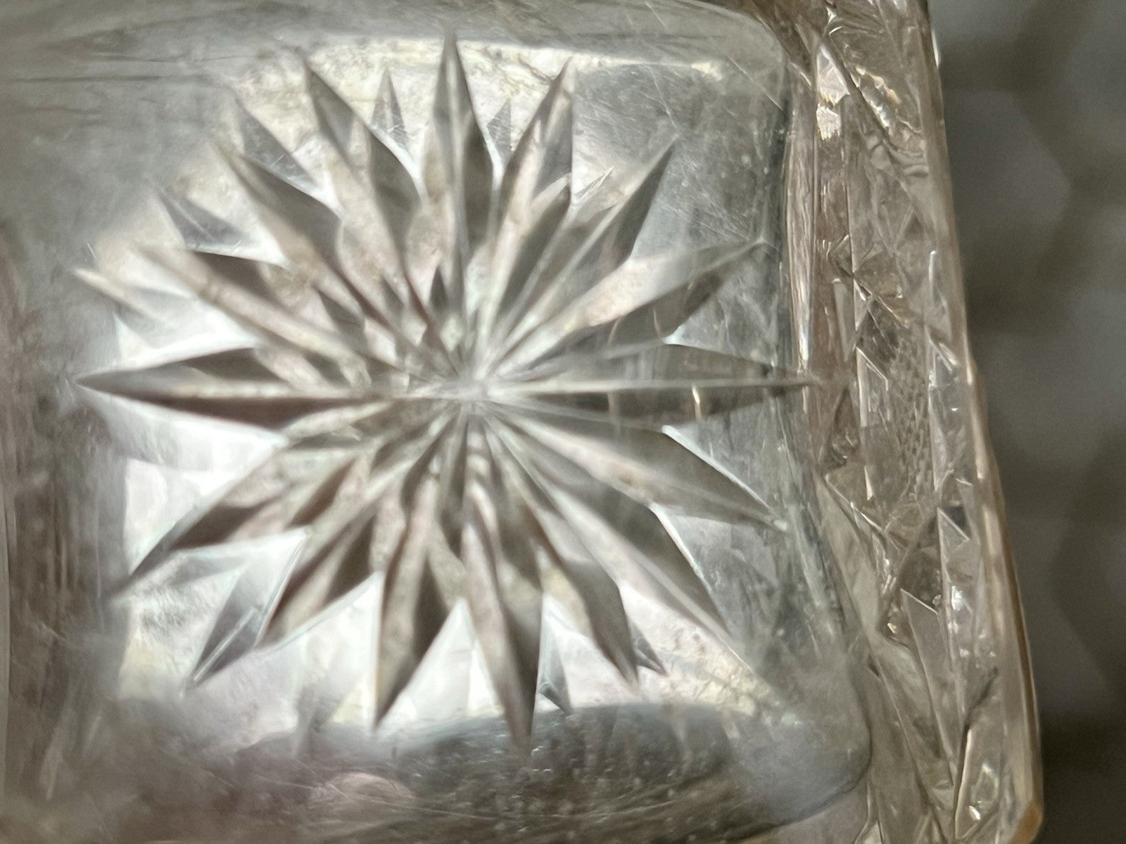 Antik ~1850-90 Baccarat 2x Flakon Parfüm kleine Glaskaraffe Schnitt Bleikristall