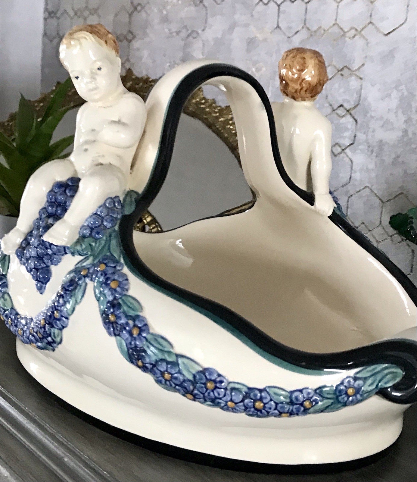 Antik Wilhelm Süß Karlsruher Majolika Keramik Korb Jardiniere Schale mit Putti