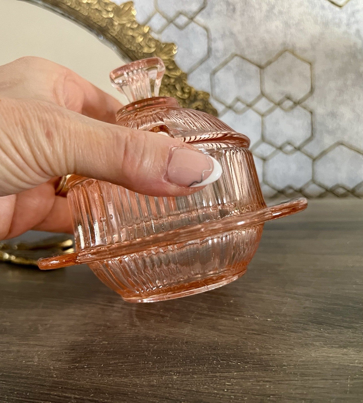 Antik Art Déco Glas Dose Honigdose Zuckerdose? Zierdose Pressglas Rosalin rosa