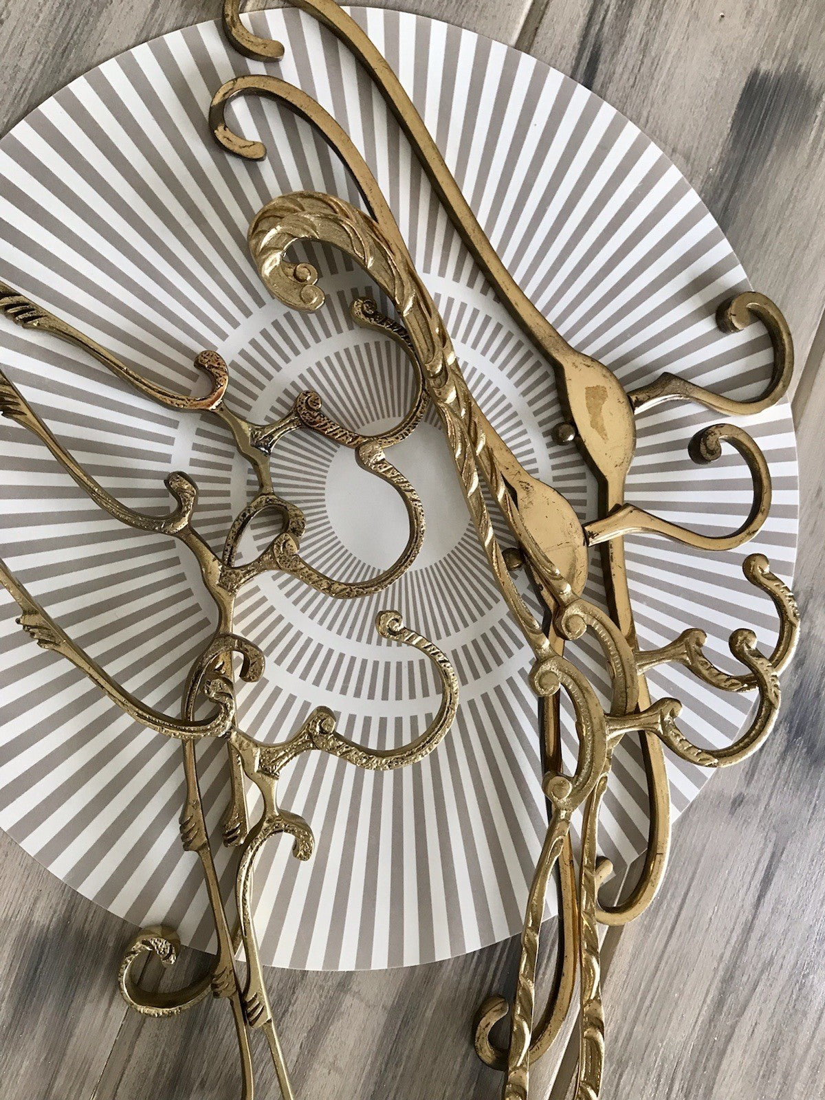 Antik? Alt Vintage 7 x  Kleiderbügel Messing massiv 3 Designs