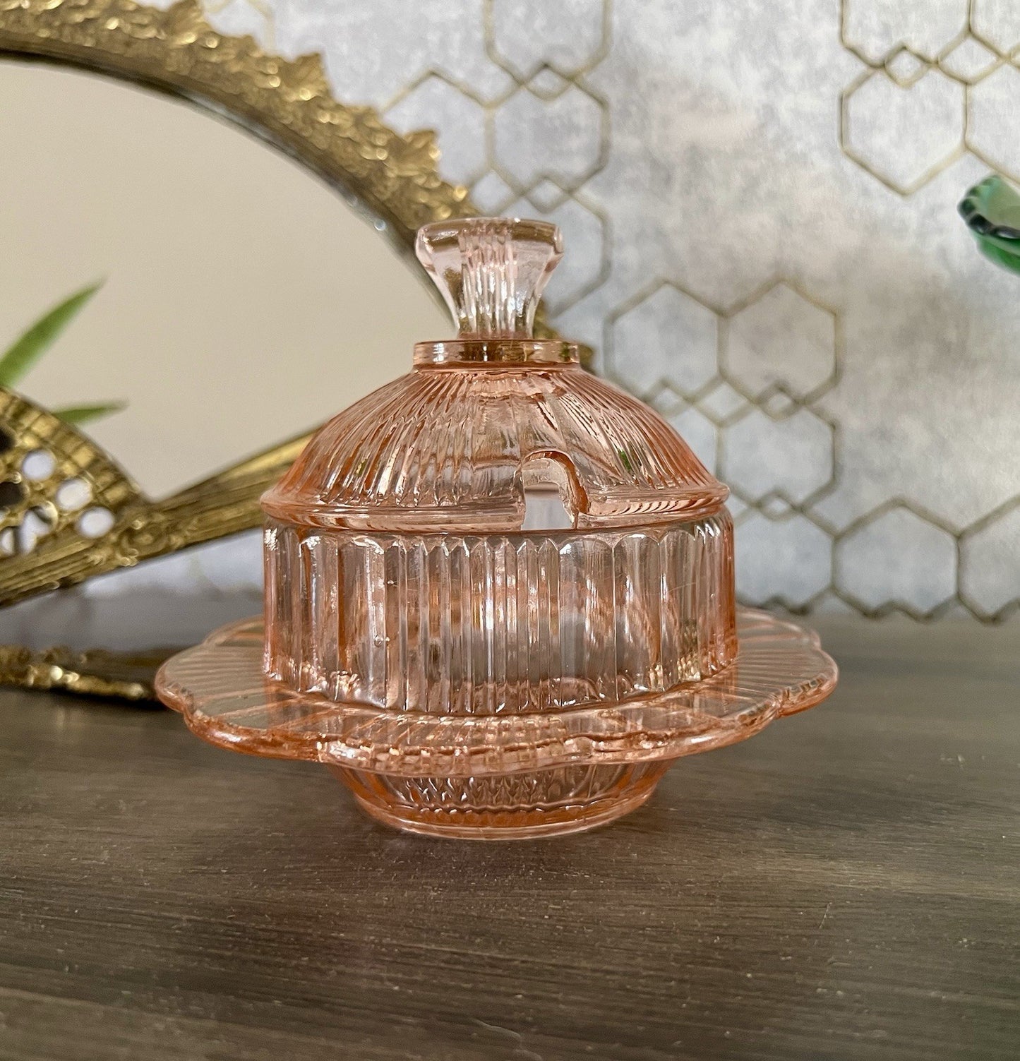 Antik Art Déco Glas Dose Honigdose Zuckerdose? Zierdose Pressglas Rosalin rosa