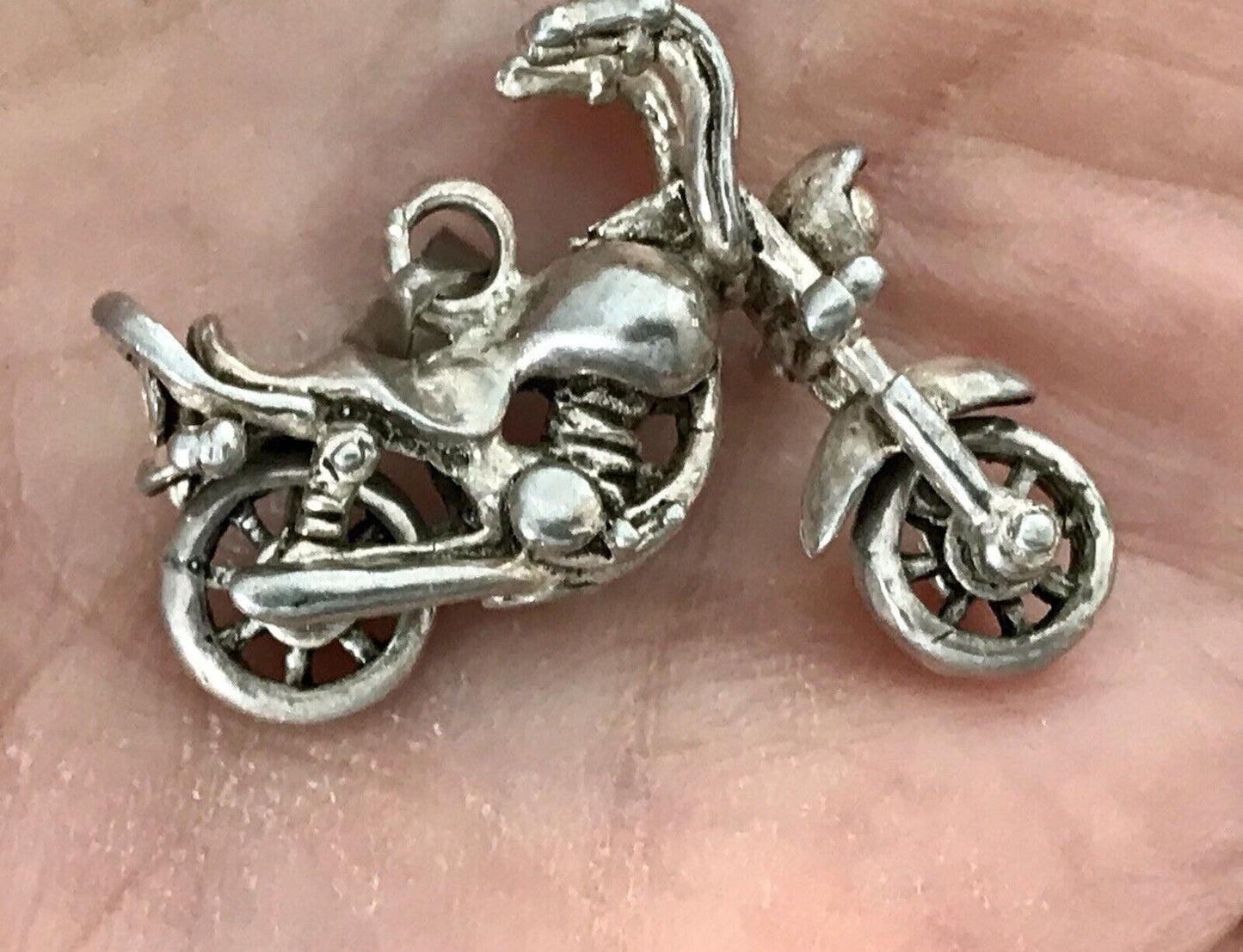 Vintage alt Anhänger Kettenanhänger Silber Motorrad Biker bewegliche Räder!