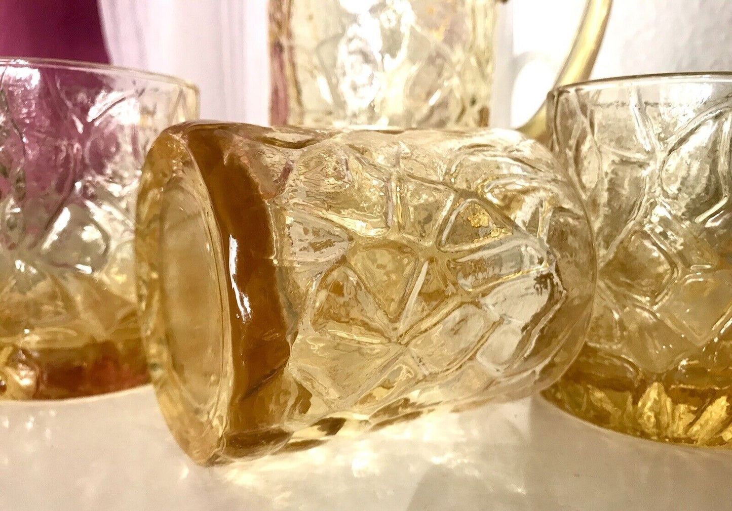 Vintage Designer 60er 70er Krug Kanne Karaffe 5 Becher gelb Glas Reptil Struktur