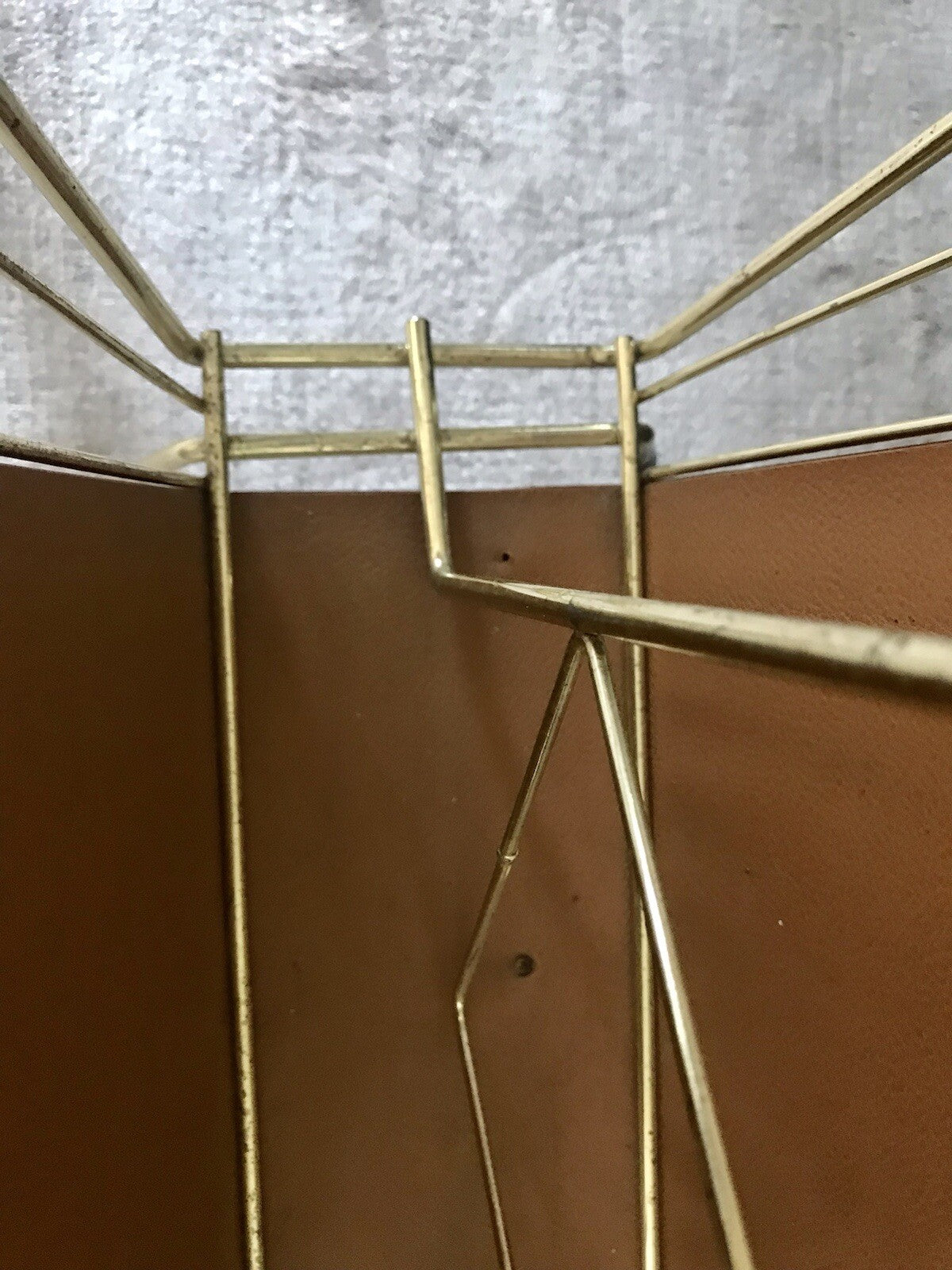 Vintage 60er Mid Century String-Ära Zeitungsständer Kultig gold braun
