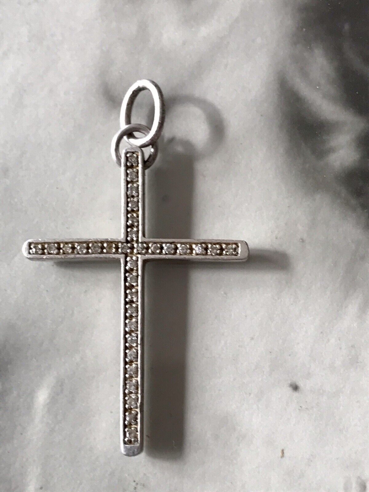 schöne Form 925 Silber Kreuz Anhänger Kettenanhänger mit farblosen Steinen