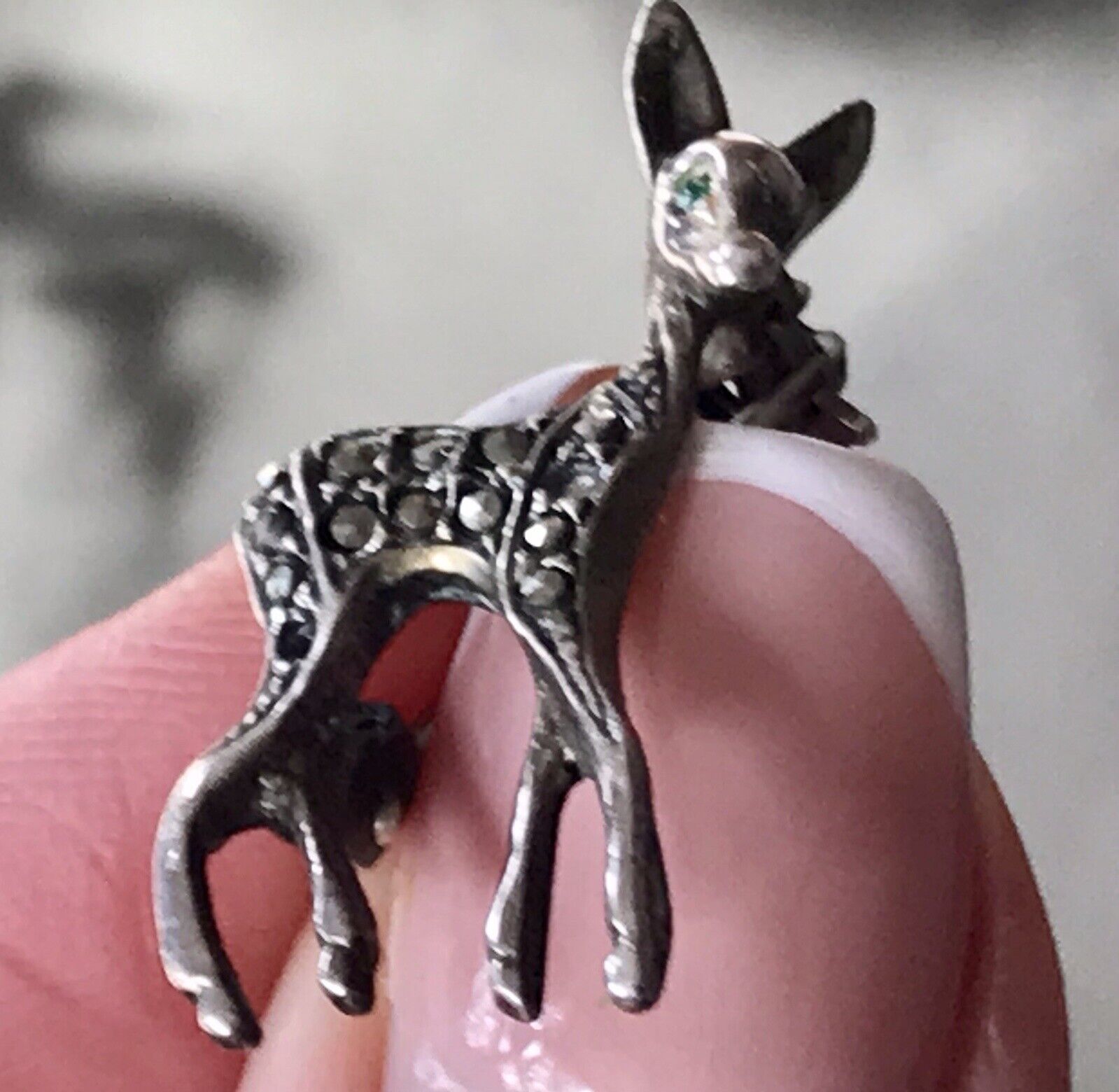 Antik Art Déco Edel Brosche Silber 835 Markasite Rehkitz Grüne Augen