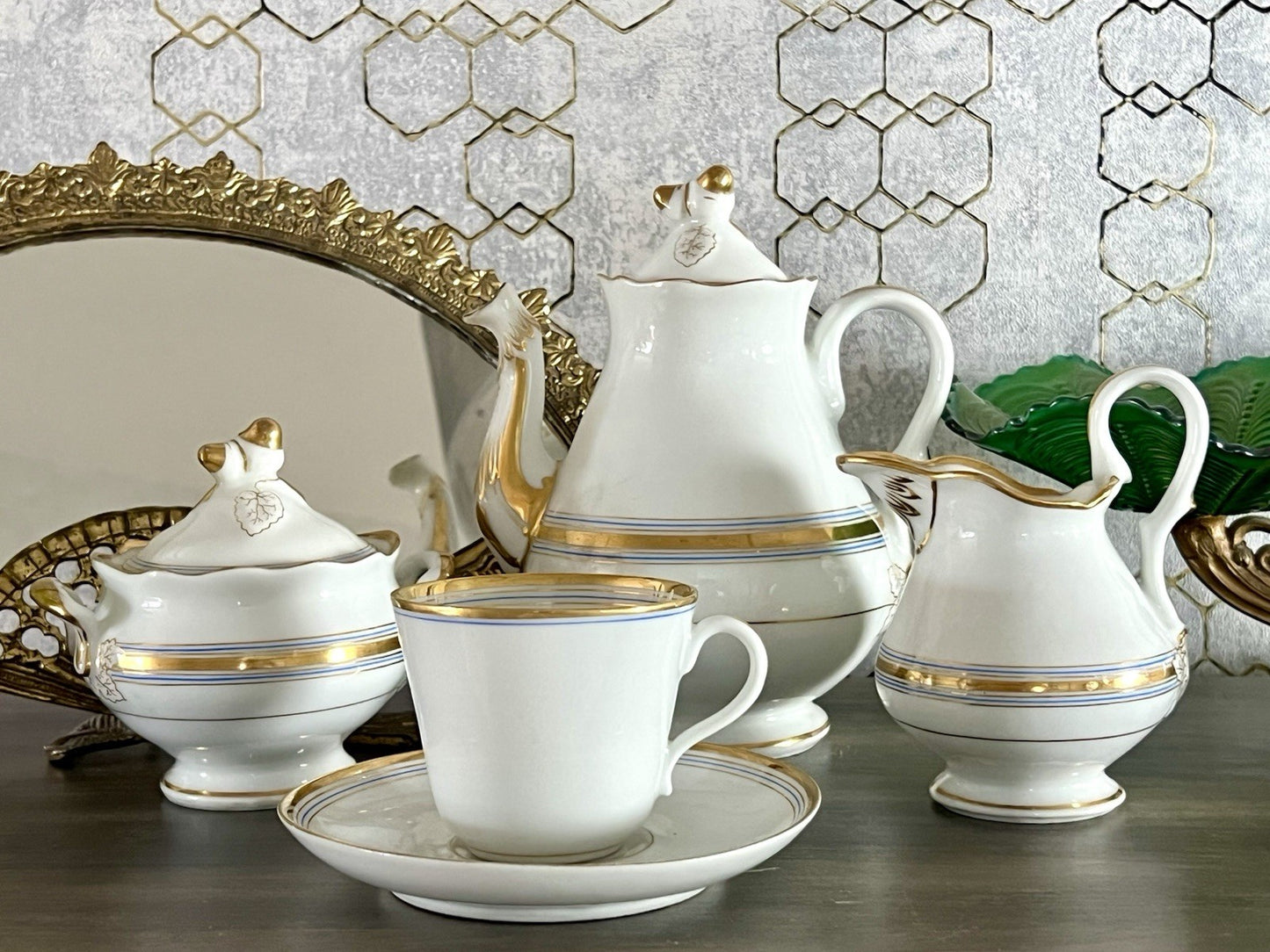 Antik Biedermeier Porzellan Kernstück Plus So schön! weiß gold blau