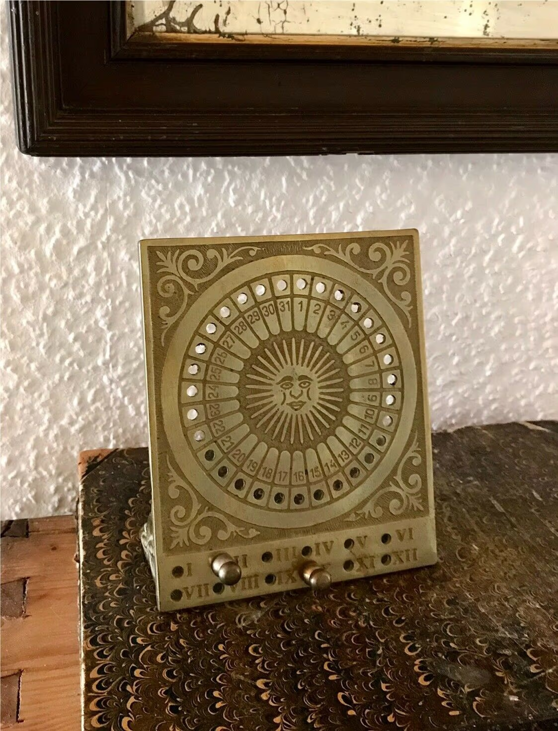 Vintage Messing ewiger Kalender sehr dekorativ