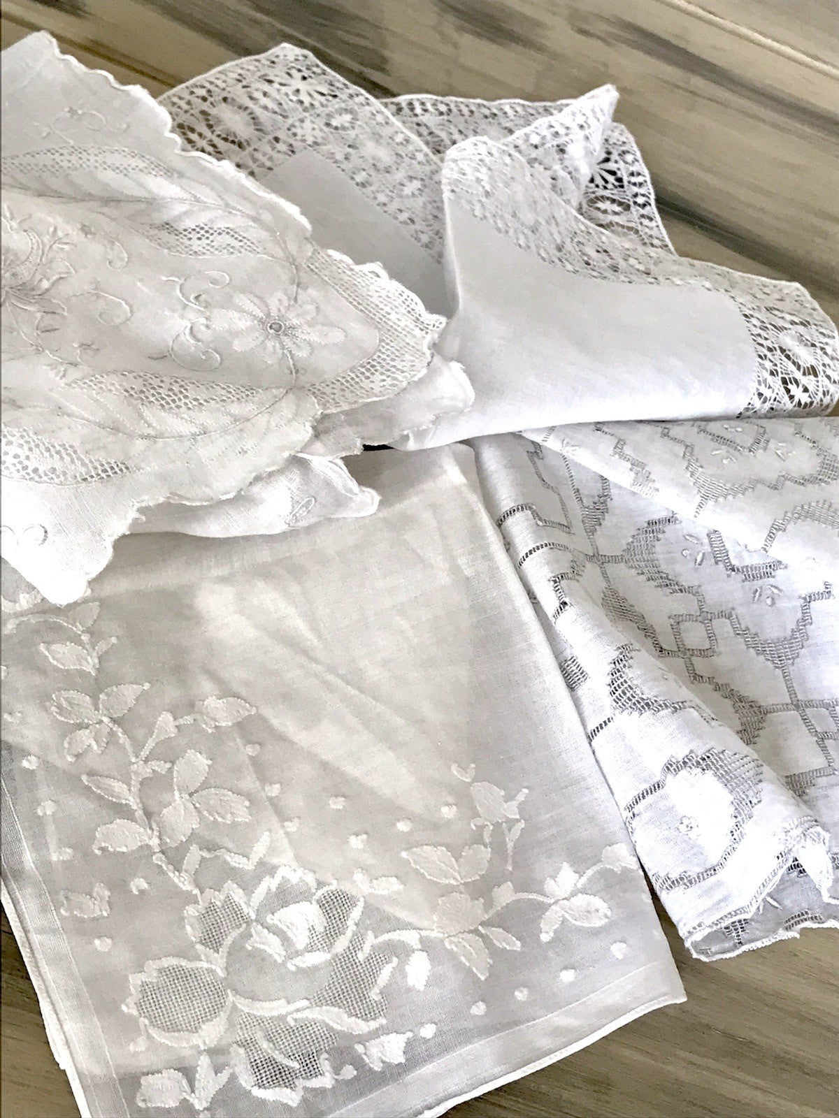 Antik 4x Taschentuch Taschentücher Stickerei weiß Batist Spitze elegant bestickt