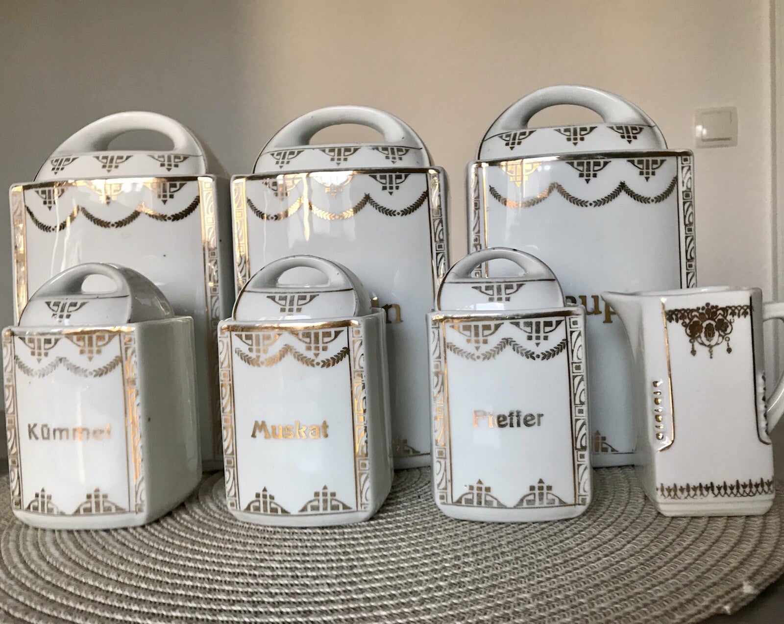 Antik Jugendstil 6 Porzellan Vorratsdosen Gefäße &1 Kännchen Graupen Sago Nudeln