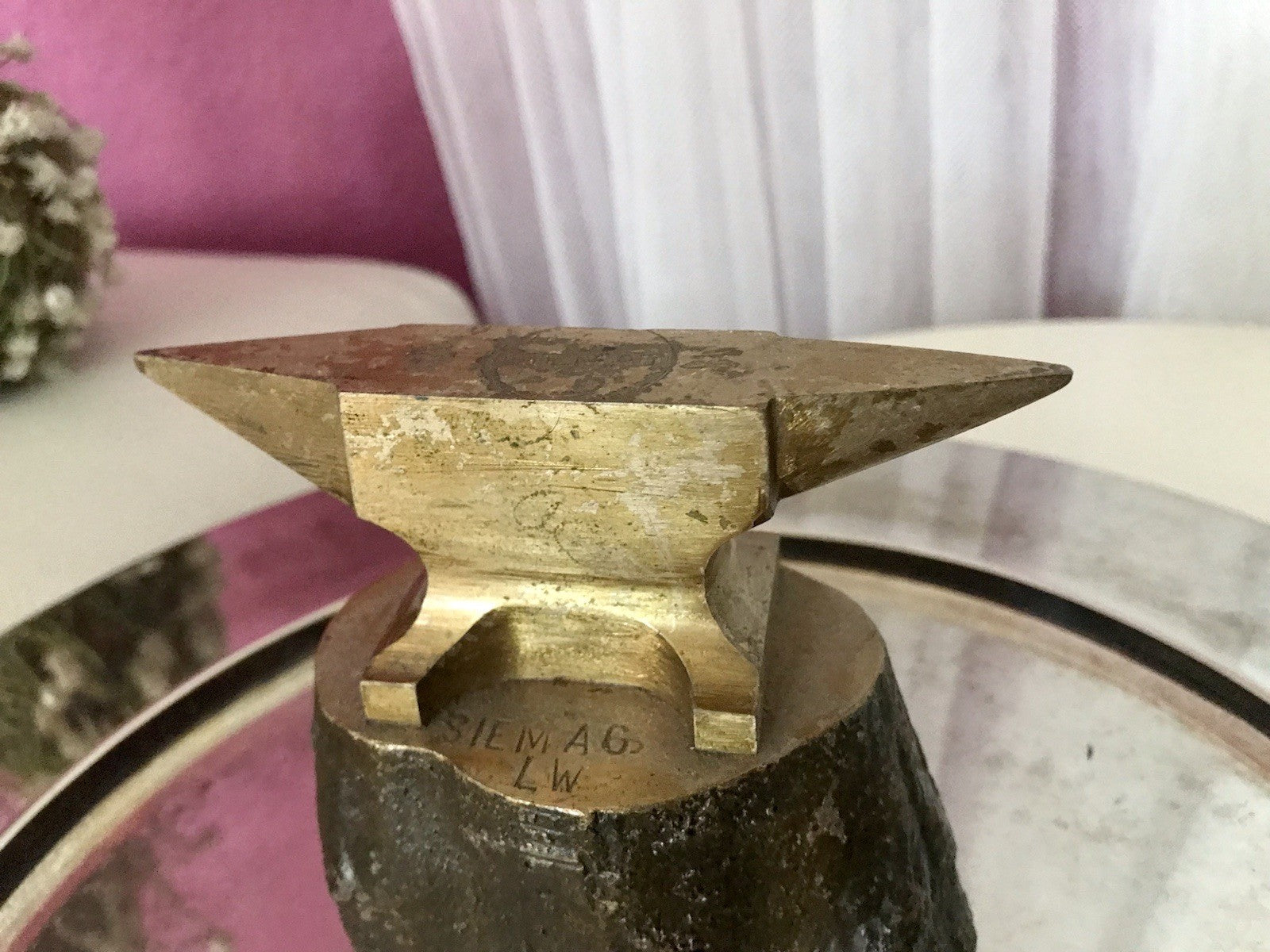 Vintage Mini Amboss Siemag Goldschmied Uhrmacher auf Sockel Brutalist Siegen