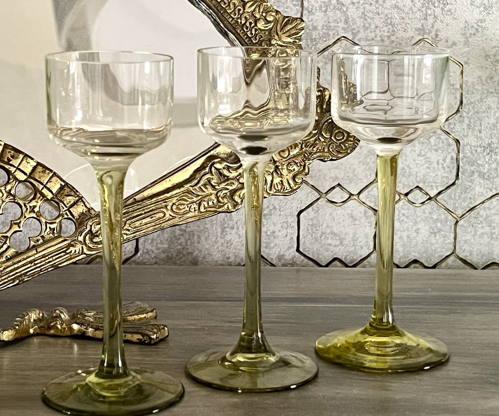 Antik 3x Jugendstil Art Déco Glas Likörgläser Stiel grüngelb optisch gerippt