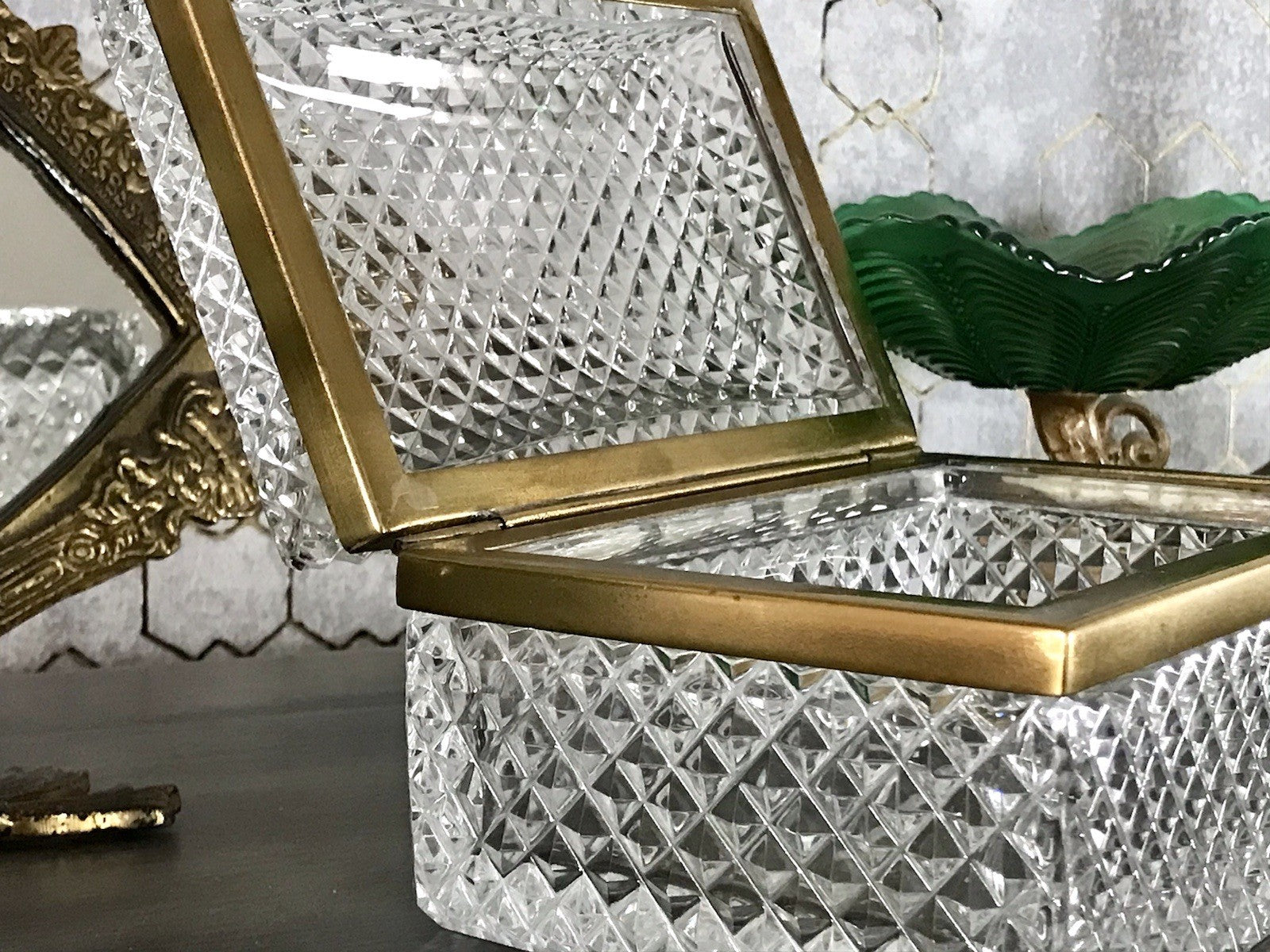 Antik Art Dèco Vintage EDEL Schatulle Deckeldose Bleikristall groß Messingrahmen