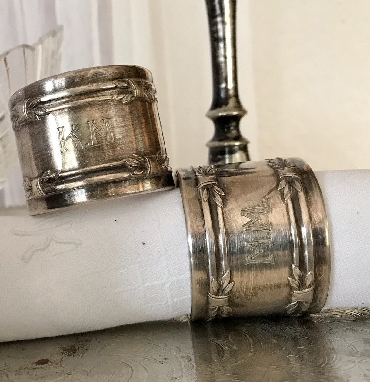 Antik 2 Serviettenringe Jugendstil MM KM Monogramm versilbert GJ