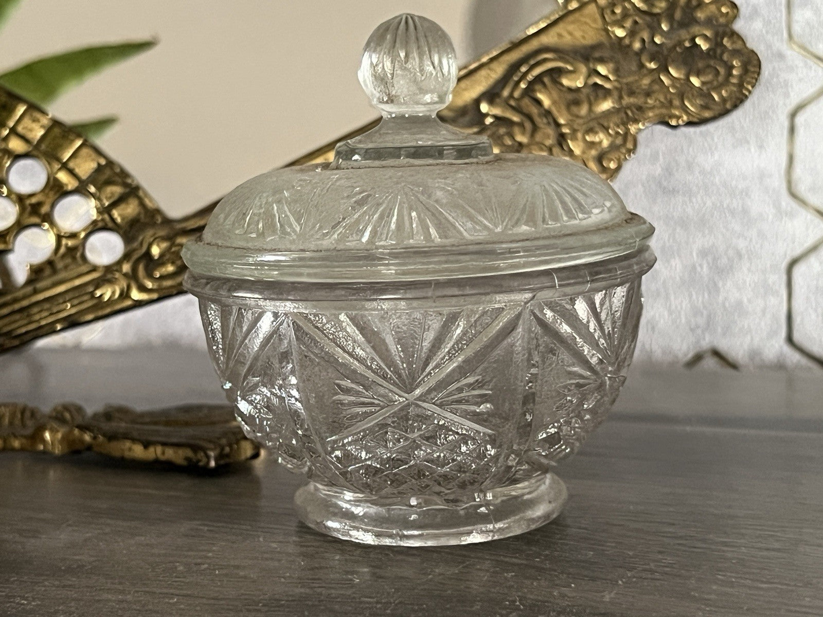 Antik Art Déco kleine Dose Deckeldose Zierdose Pressglas Glas