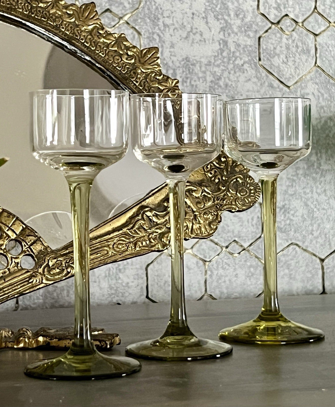 Antik 3x Jugendstil Art Déco Glas Likörgläser Stiel grüngelb optisch gerippt