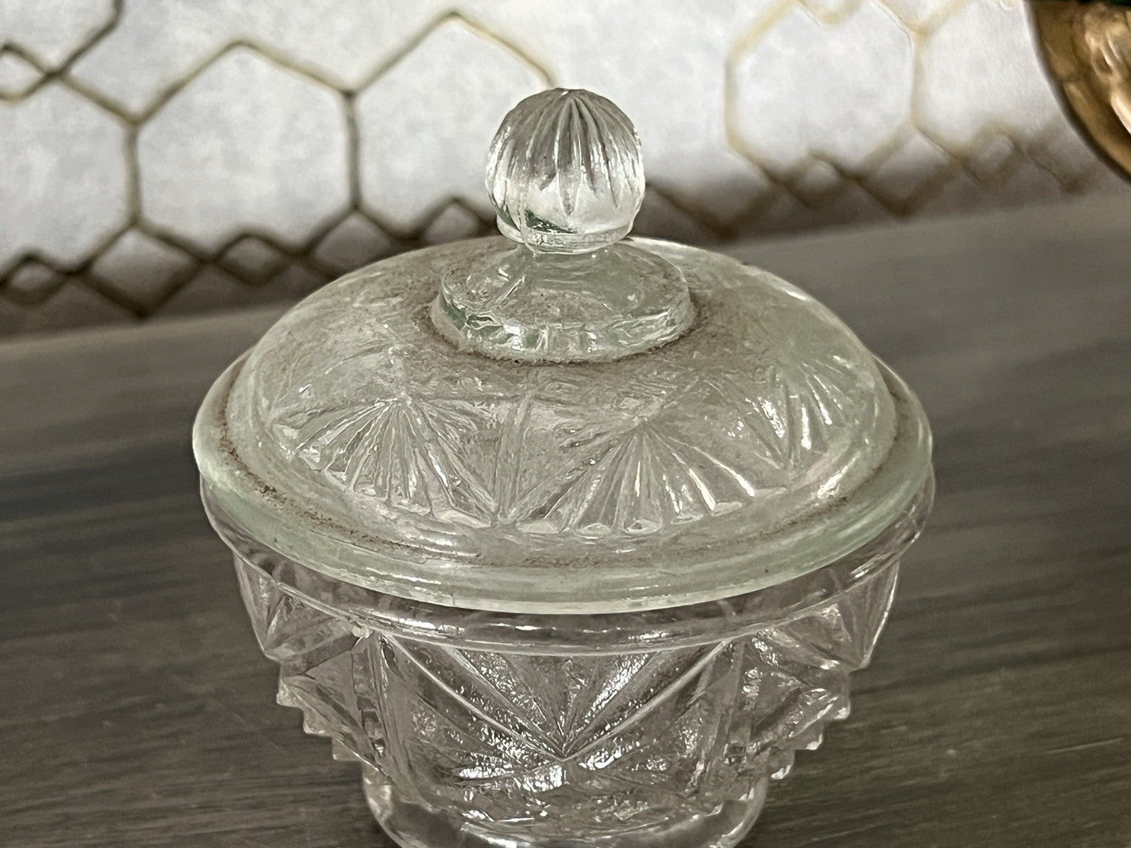 Antik Art Déco kleine Dose Deckeldose Zierdose Pressglas Glas