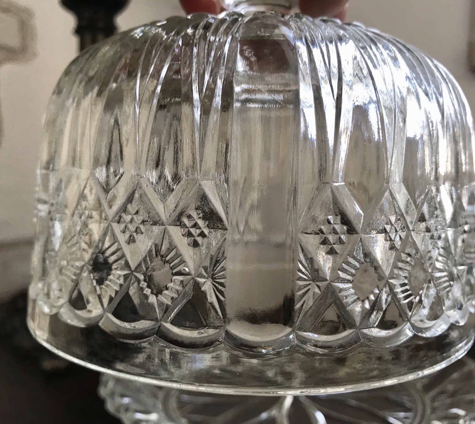 Antik Art Déco Glas Pressglas Käseglocke Butterglocke Glas