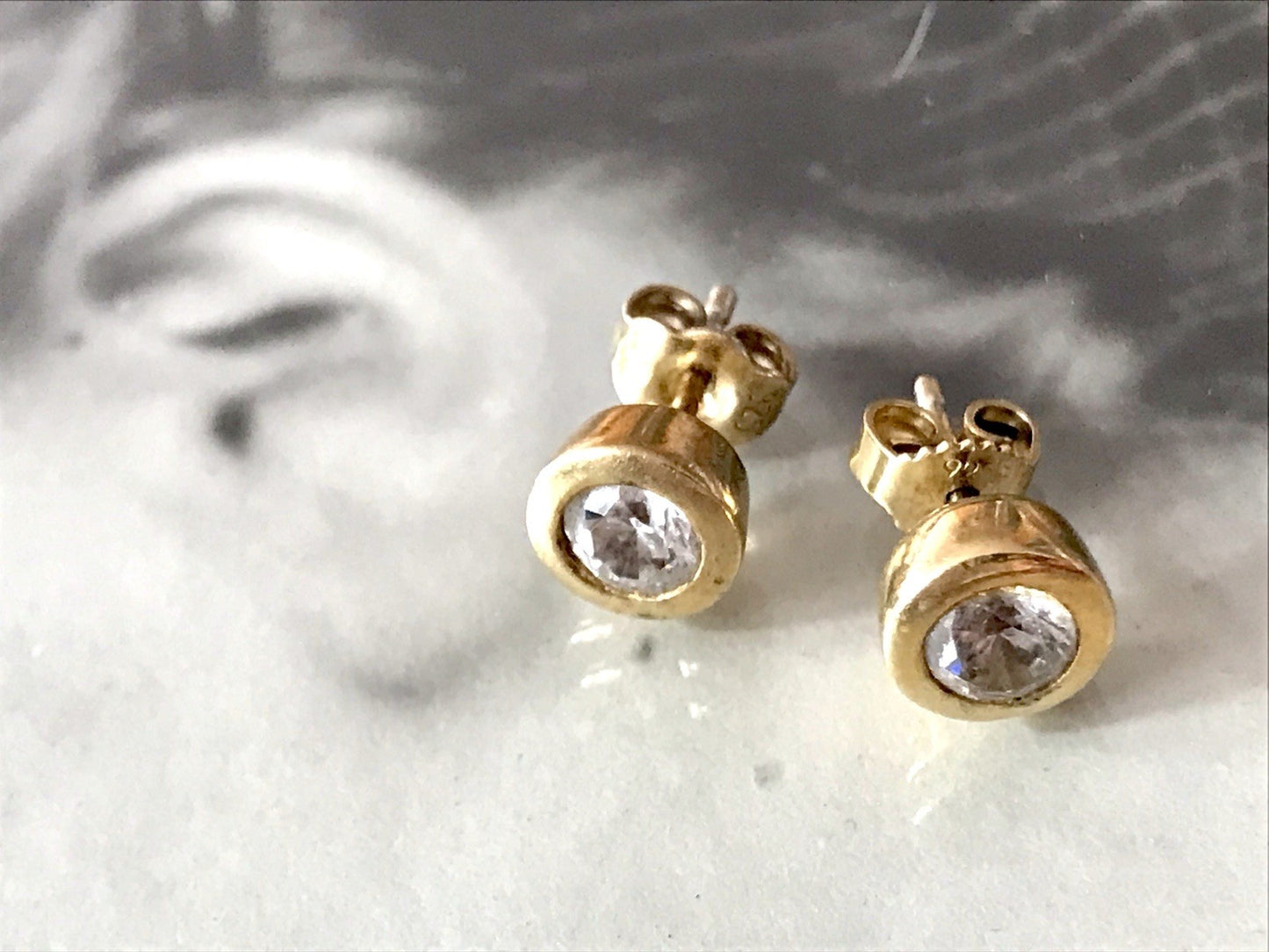 Ohrringe Ohrstecker DAMEN Silber vergoldet gold farblose geschliffene Steine 925