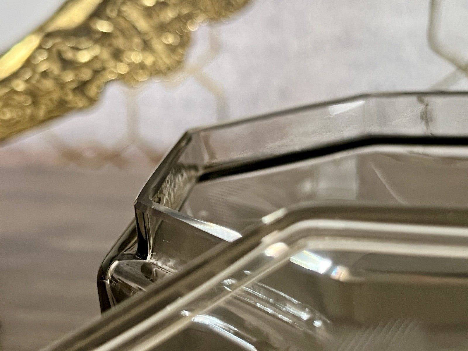 Antik Art Déco geschliffen Dose Schatulle Glas Rauchglas kantig Rosen-Motiv