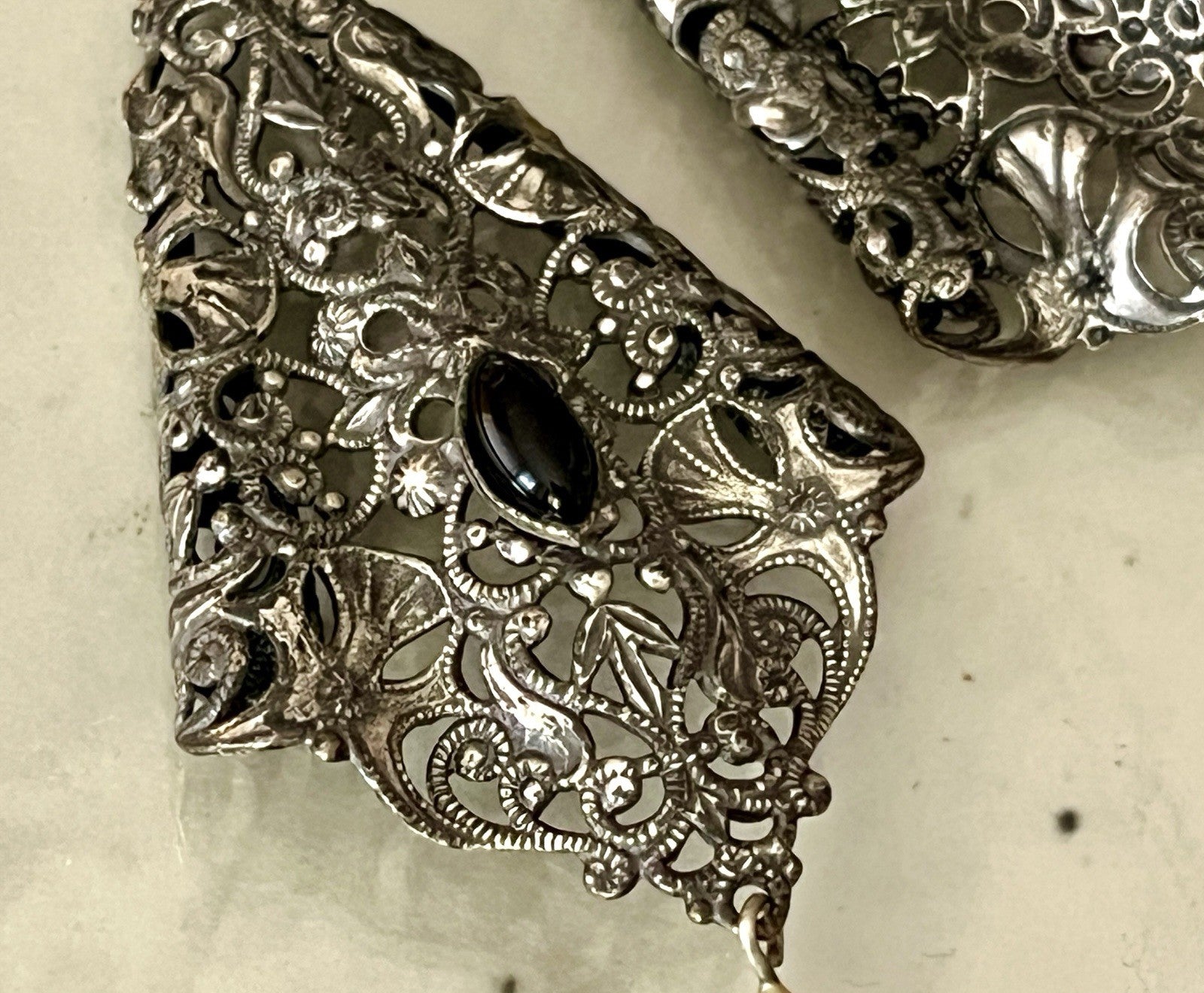 Antik? Vintage Ohrhänger Ohrringe DAMEN versilbert Viktorianisch Onyx Glas?