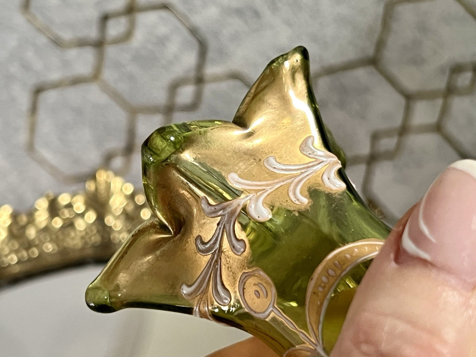 Antik Jugendstil grün kleine Vase Glasvase Gold-Staffage Emaille Abriss