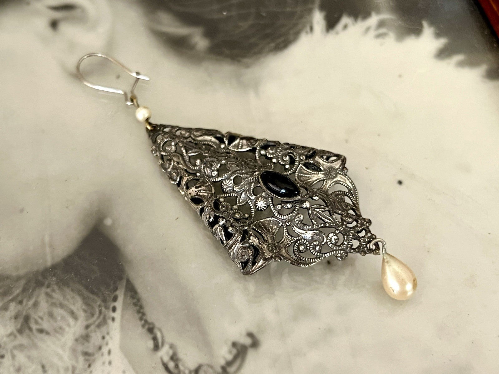 Antik? Vintage Ohrhänger Ohrringe DAMEN versilbert Viktorianisch Onyx Glas?