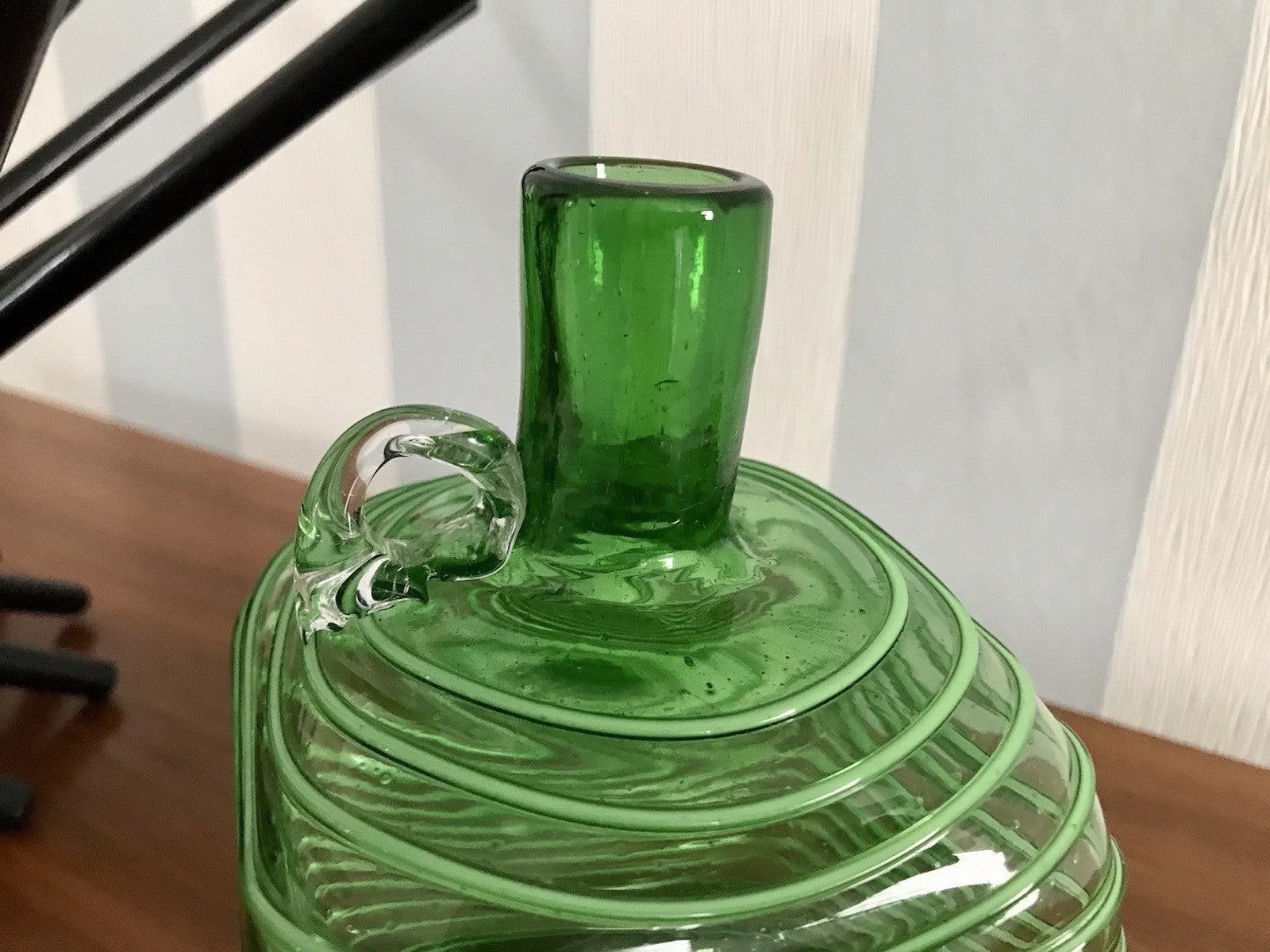 Vintage Vase Murano? Glasvase grün Aufschmelzungen Fäden Henkelvase