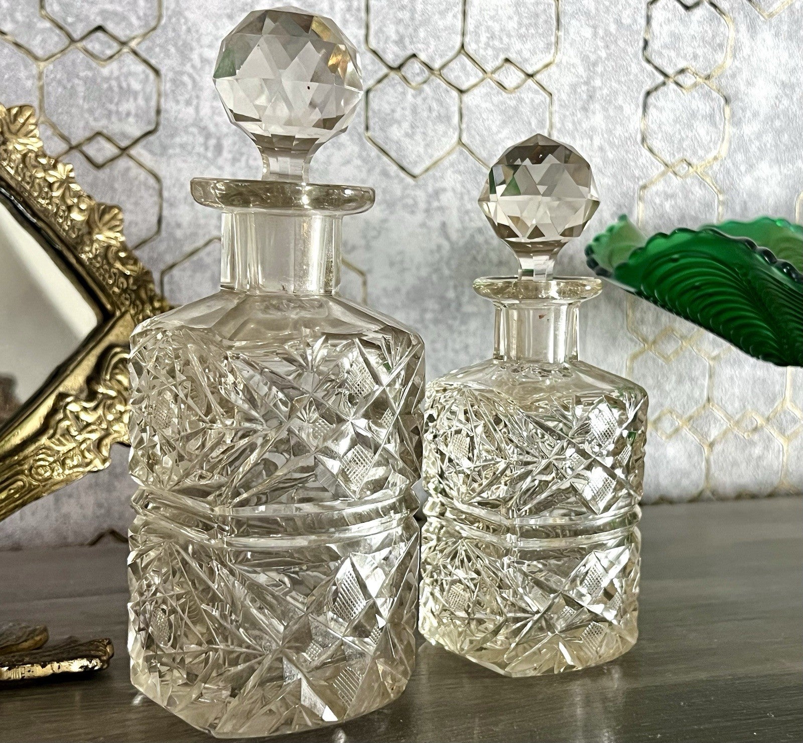 Antik ~1850-90 Baccarat 2x Flakon Parfüm kleine Glaskaraffe Schnitt Bleikristall