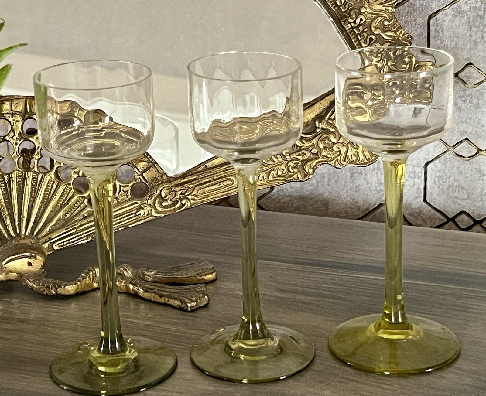 Antik 3x Jugendstil Art Déco Glas Likörgläser Stiel grüngelb optisch gerippt