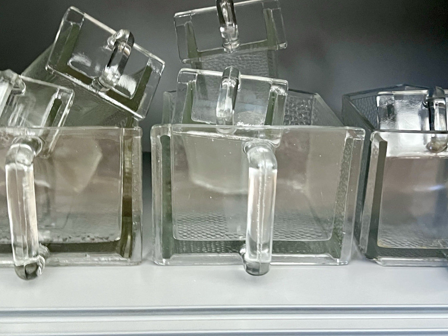 Antik Art Déco 8 Glas Schütten Pressglas von Poncet
