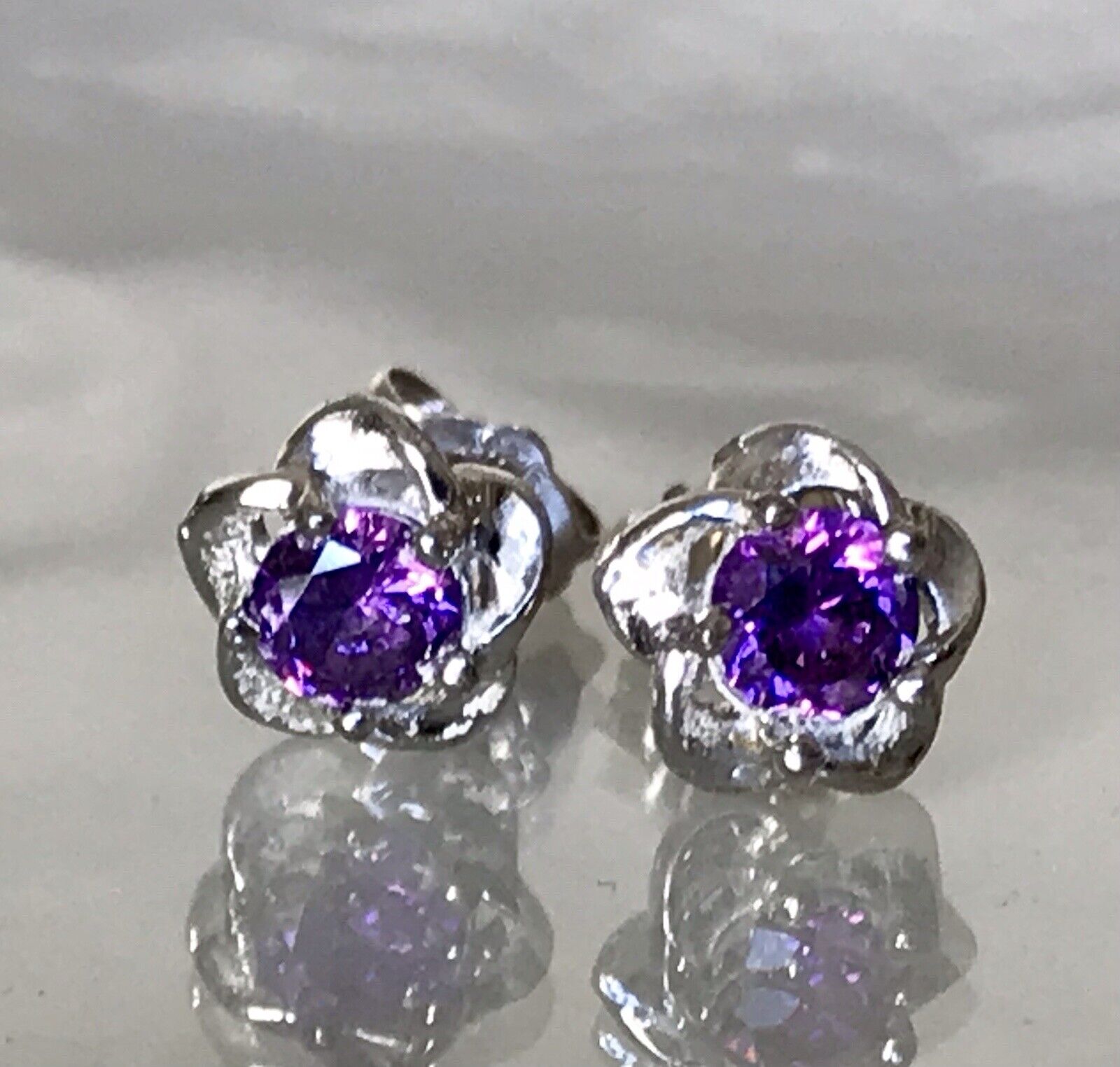 Ohrstecker Ohrringe Silber 925 Amethyst ? geschliffen Schöne Fassung