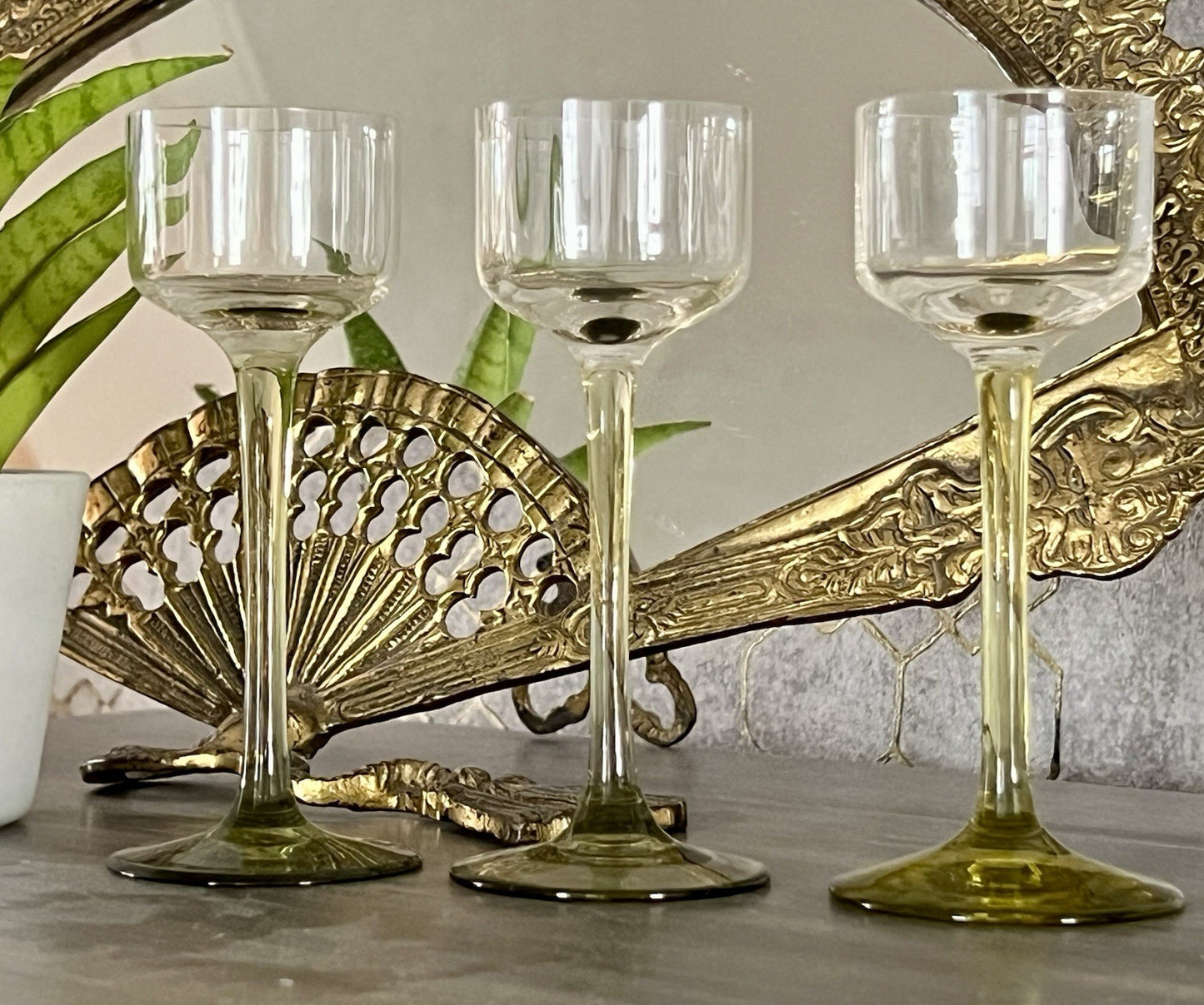 Antik 3x Jugendstil Art Déco Glas Likörgläser Stiel grüngelb optisch gerippt
